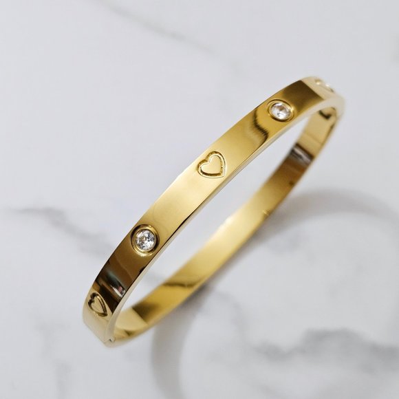 🌷 18K PVD Gold Plated Stainless Steel Heart Bangle  - Tarnish free Water - Picture 1 of 8